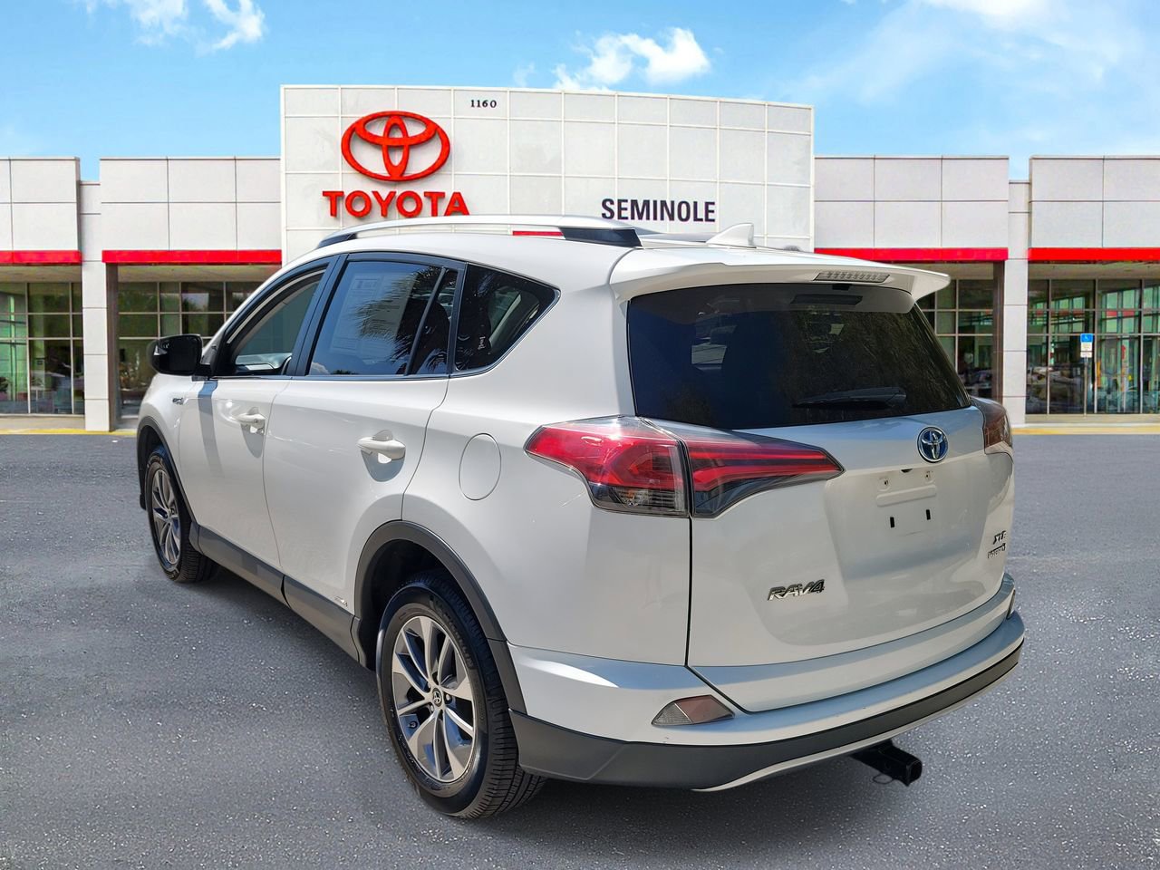 Used 2017 Toyota RAV4 XLE w/ All Weather Liner Package image 4