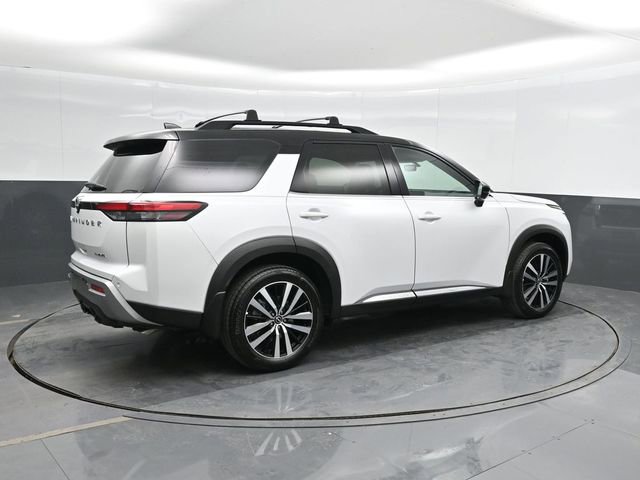 Used 2025 Nissan Pathfinder Platinum image 3