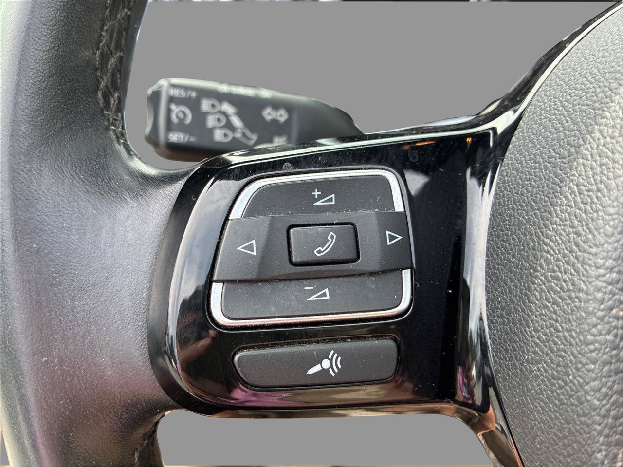Used 2013 Volkswagen Beetle 2.0T FWD image 21