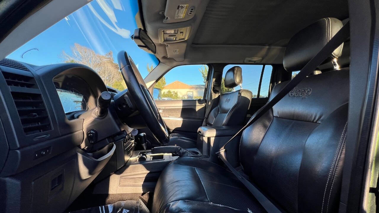 Used 2011 Jeep Liberty Renegade w/ Navigation Convenience Group image 16