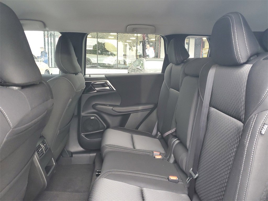 New 2026 Mitsubishi Outlander ES image 12