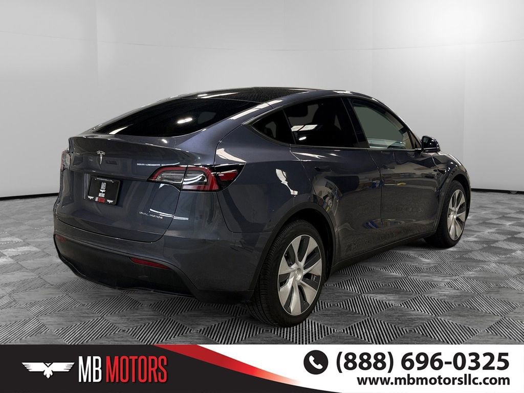 Used 2022 Tesla Model Y Long Range image 3