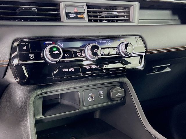 Used 2025 Honda Pilot TrailSport image 13
