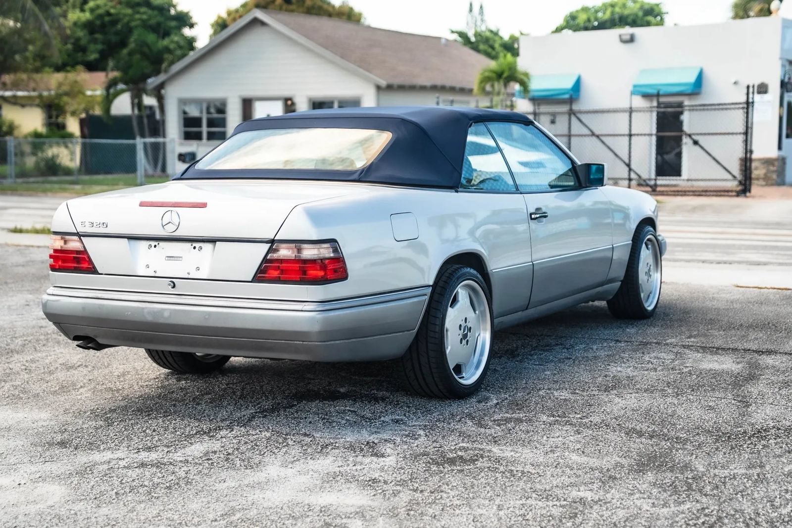 Used 1995 Mercedes-Benz E 320 Convertible image 6