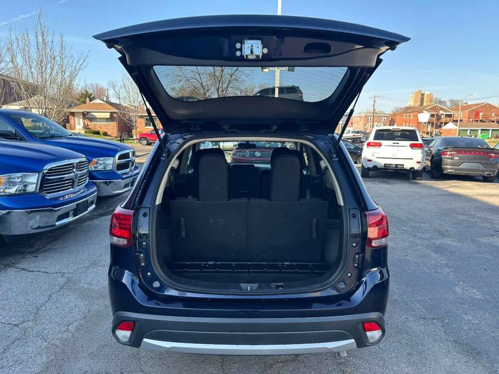 Used 2016 Mitsubishi Outlander SE image 25