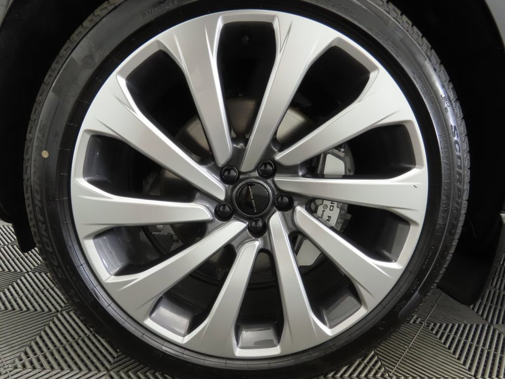 New 2026 Land Rover Range Rover Long Wheelbase SE image 30