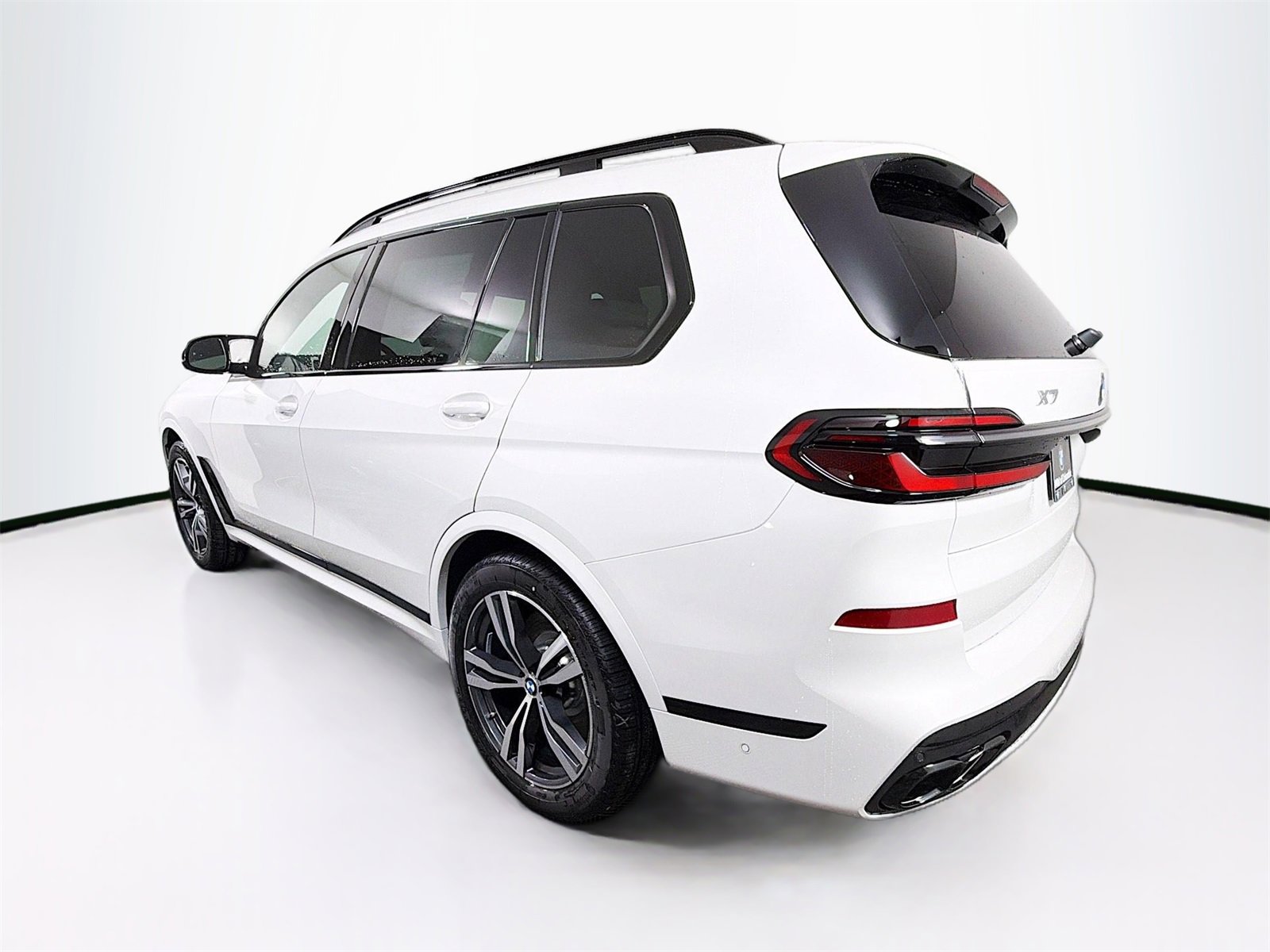 New 2026 BMW X7 M60i image 5