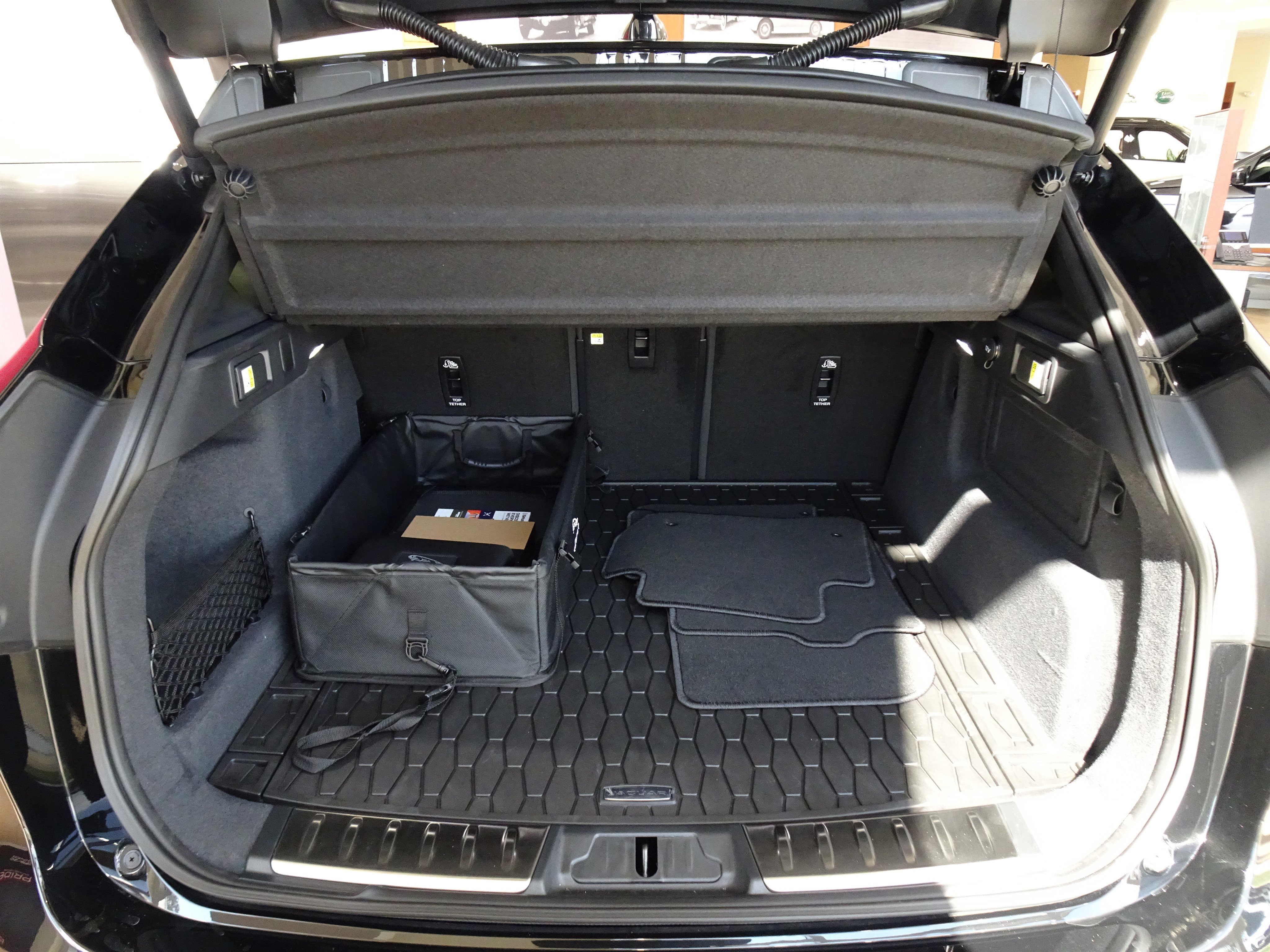 New 2025 Jaguar F-PACE R-Dynamic S image 25