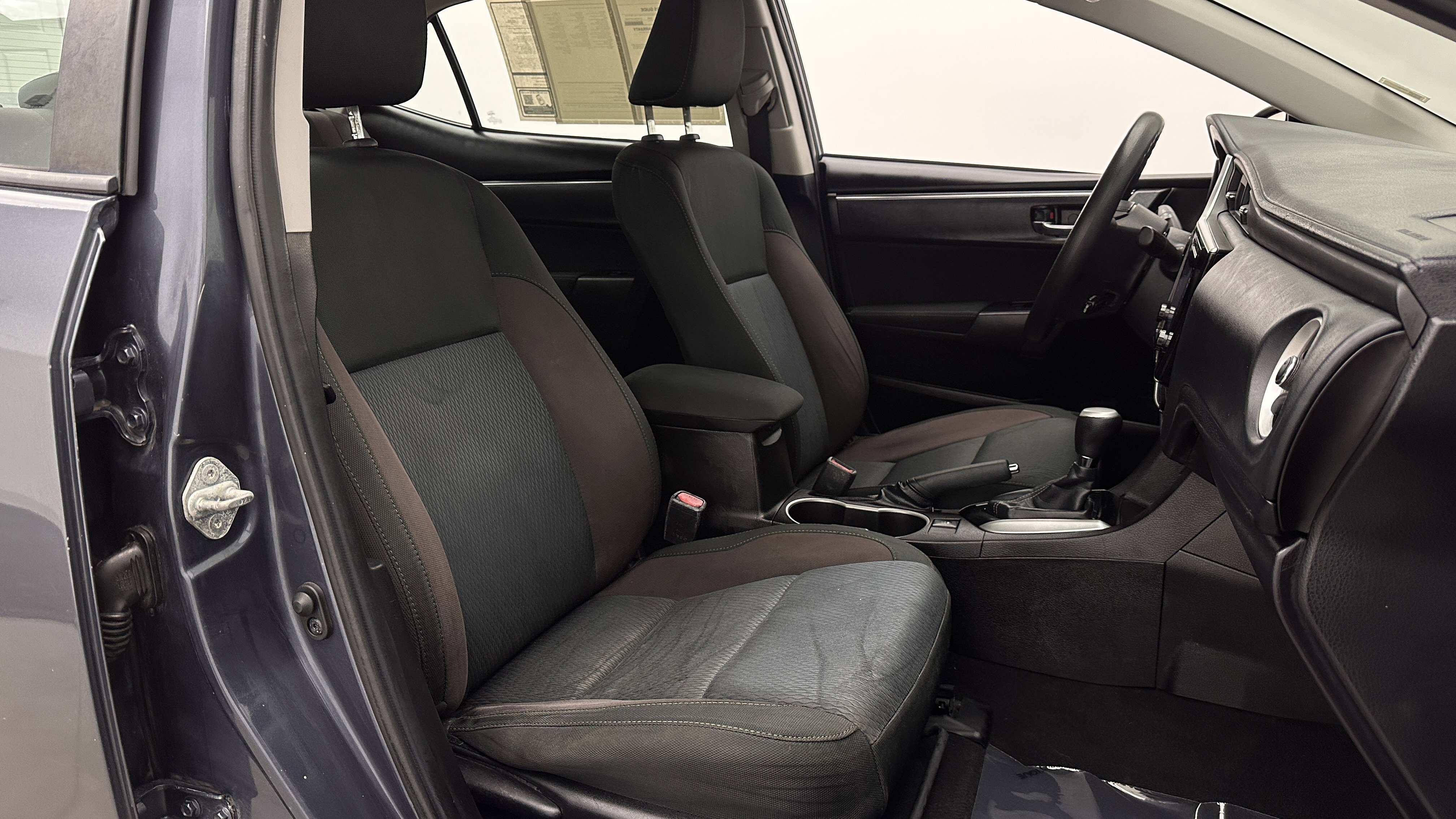 Used 2019 Toyota Corolla LE image 33