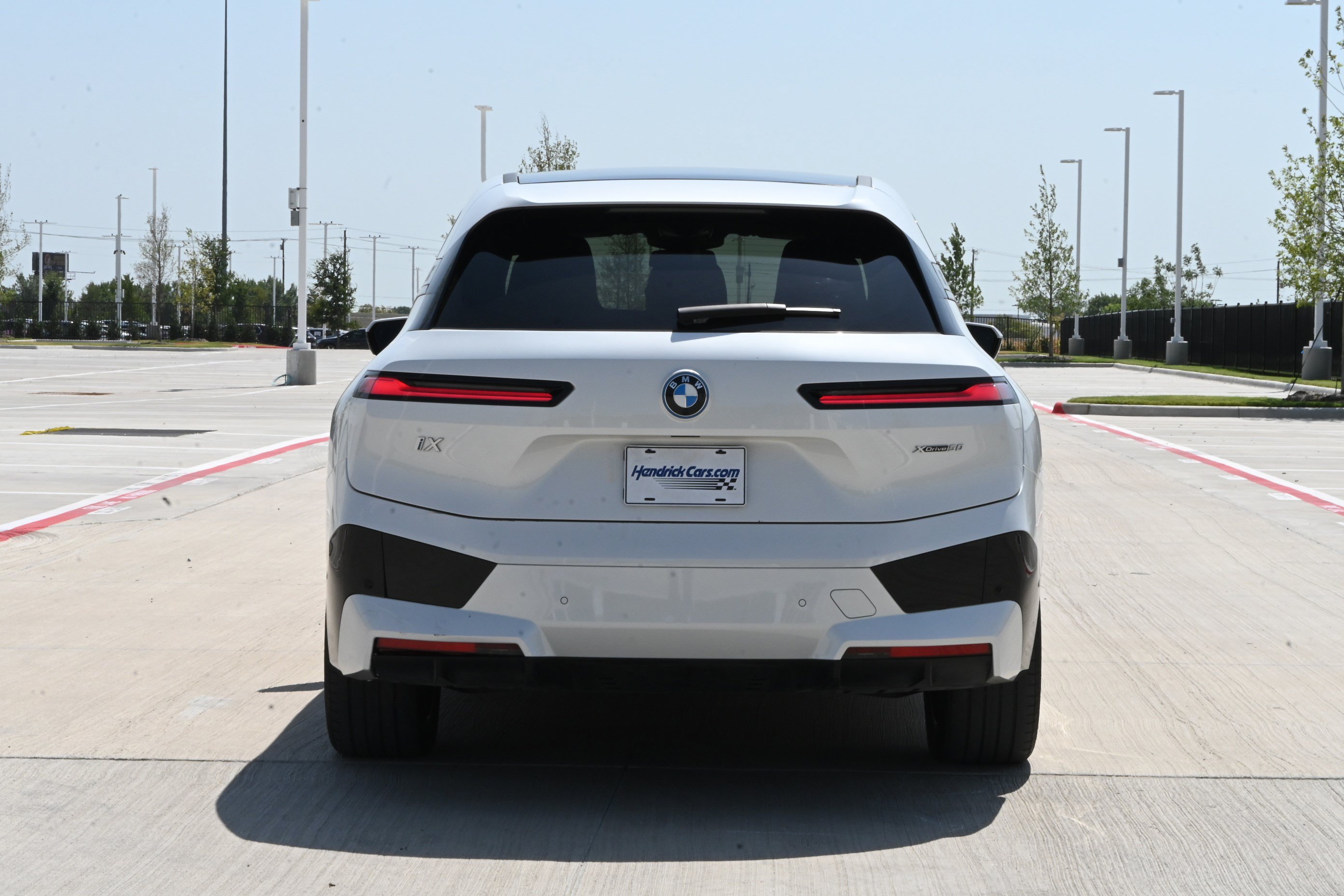 Used 2024 BMW iX xDrive50 w/ Premium Package AWD/4WD image 8