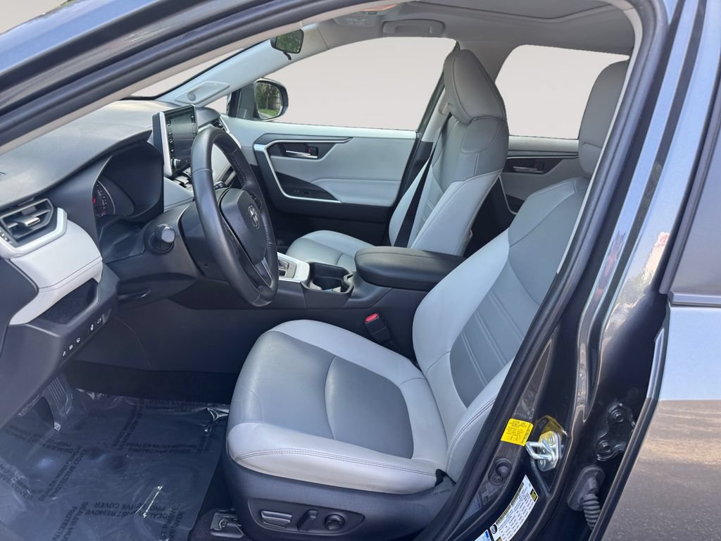 Used 2021 Toyota RAV4 XLE Premium AWD/4WD image 9