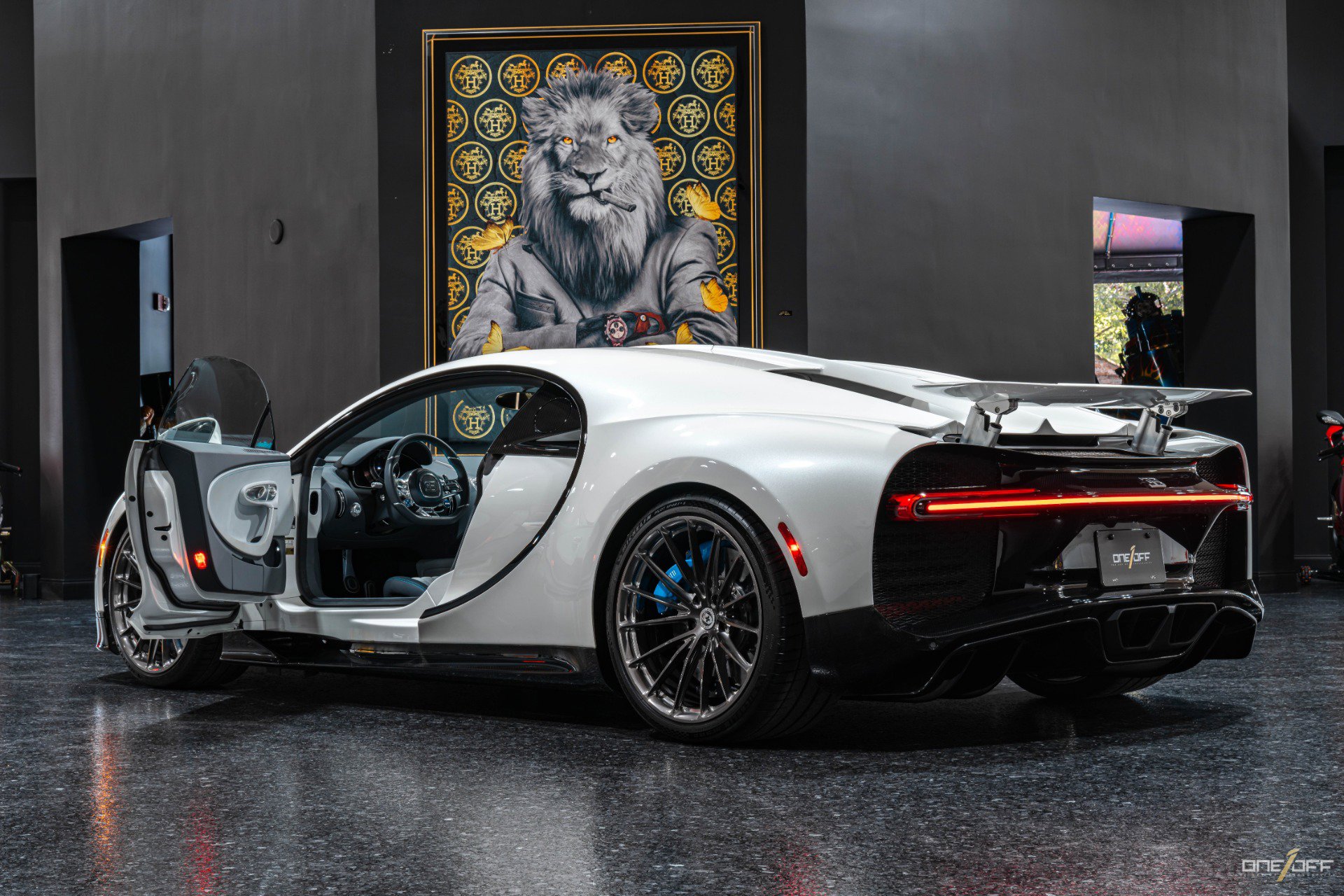 Used 2019 Bugatti Chiron image 34