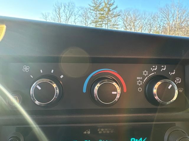 Used 2024 Chevrolet Express 2500 w/ Driver Convenience Package image 25