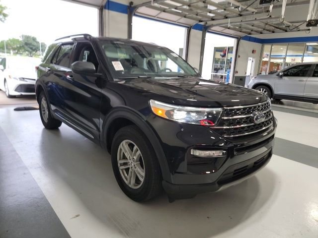 Used 2022 Ford Explorer XLT w/ Equipment Group 202A AWD/4WD image 3