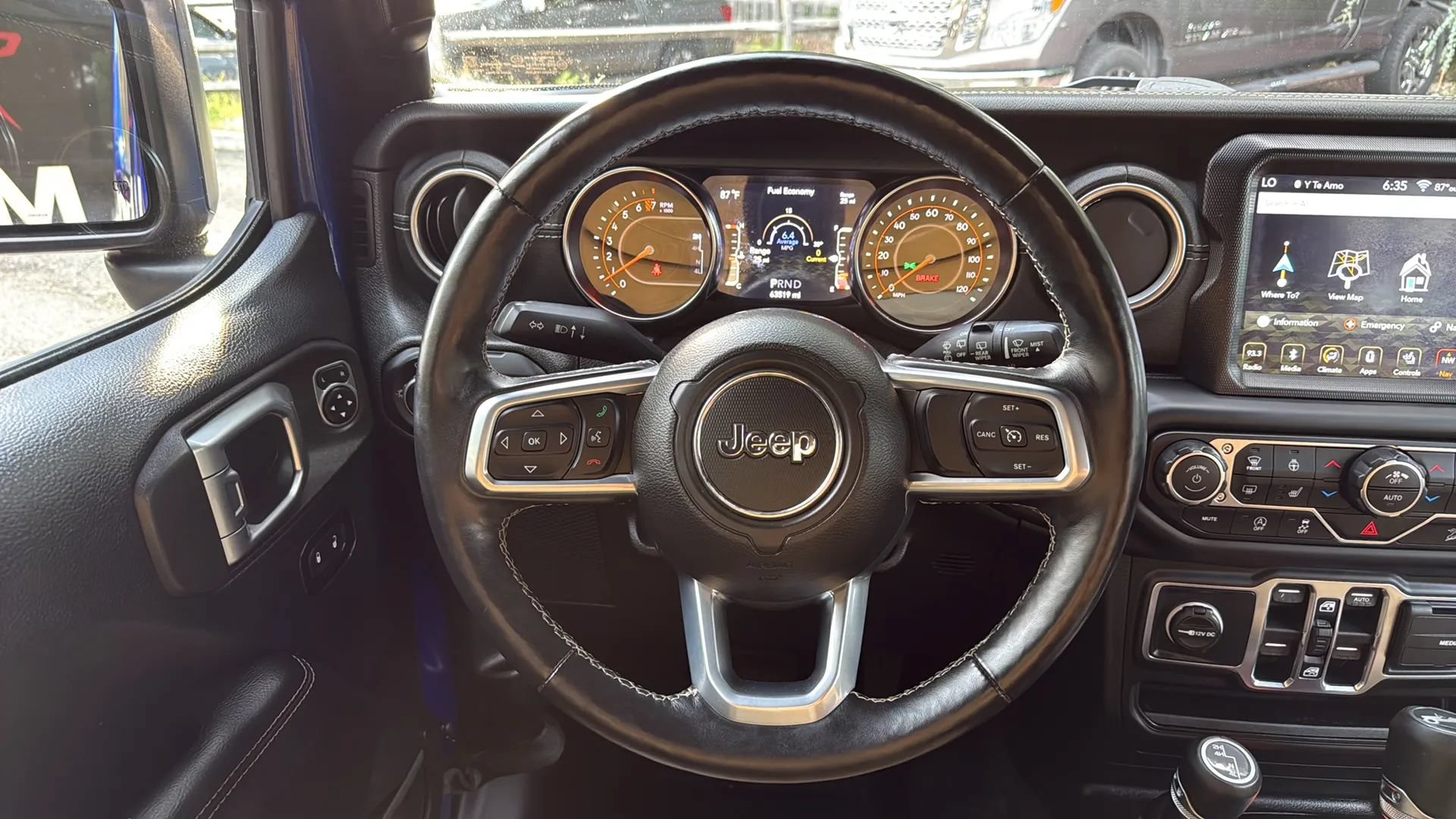 Used 2018 Jeep Wrangler Unlimited Sahara AWD/4WD image 27