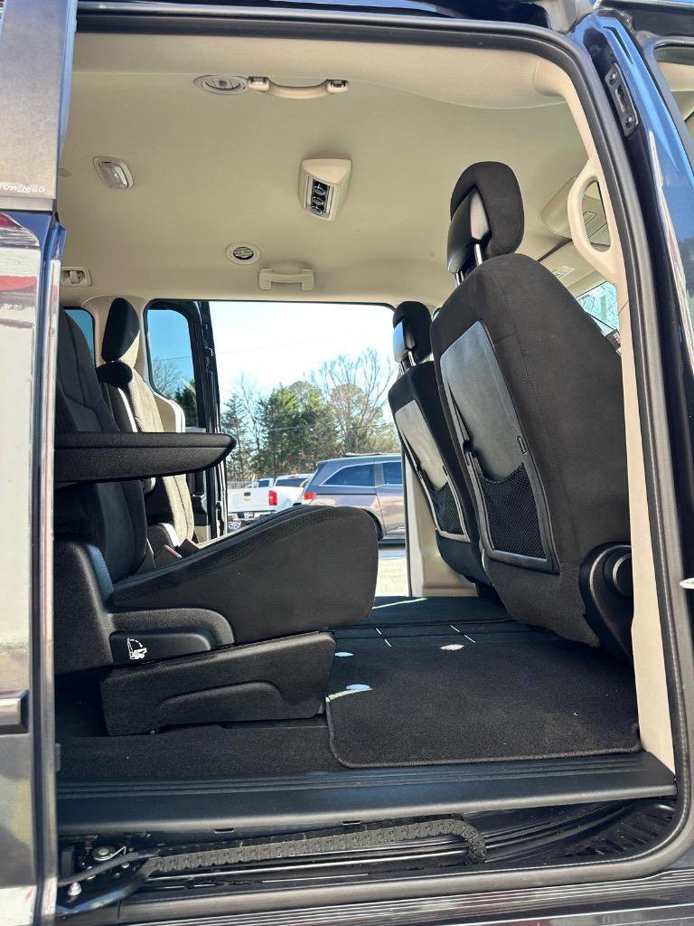 Used 2013 Dodge Grand Caravan SE image 28