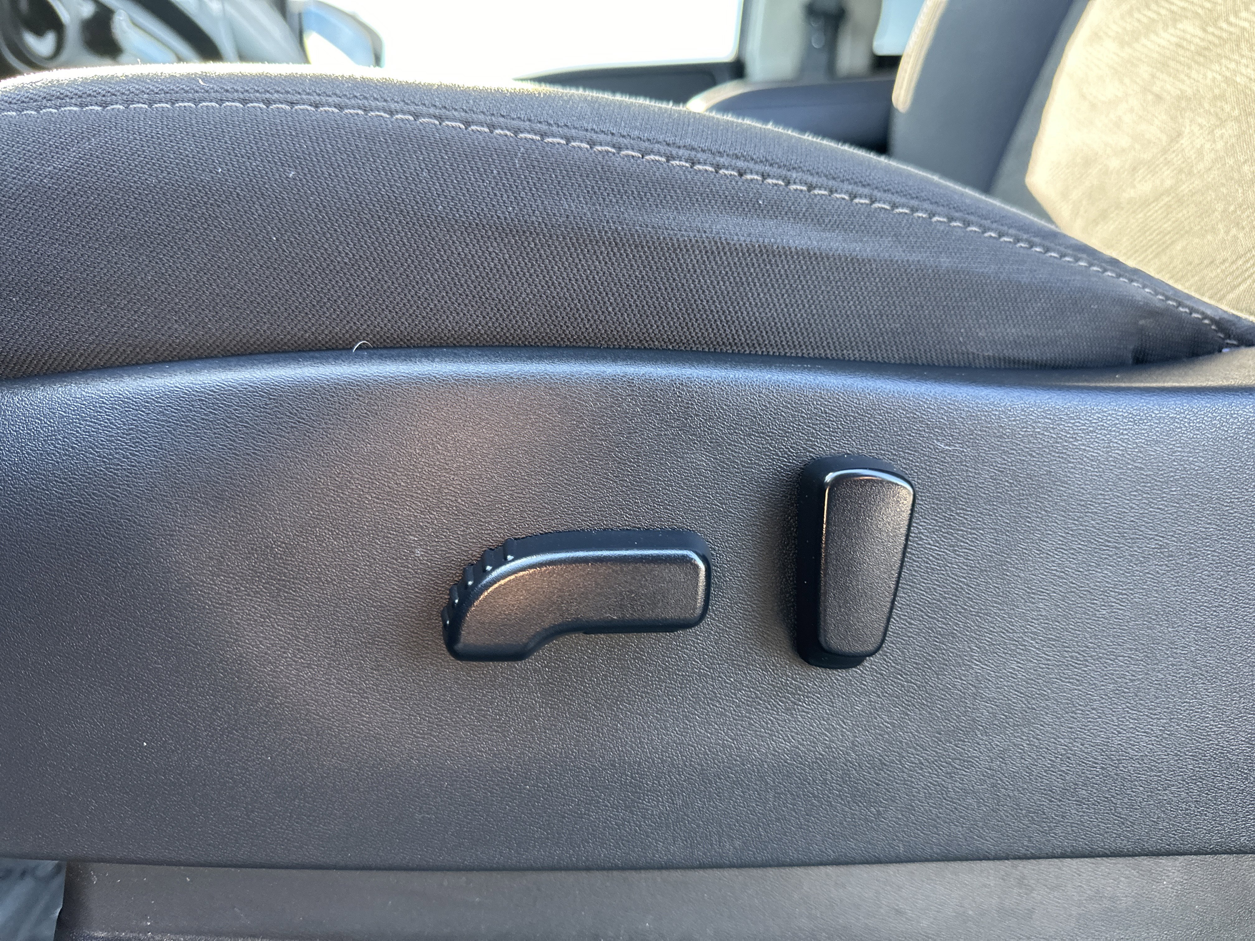 Used 2022 Nissan Frontier SV image 16