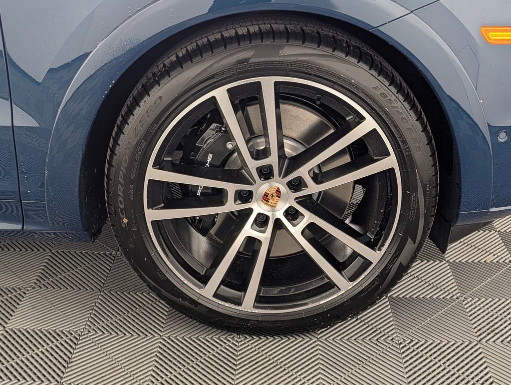 New 2026 Porsche Cayenne GTS image 14