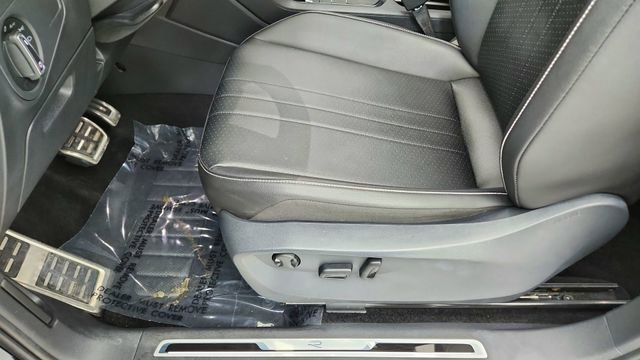 Used 2022 Volkswagen Tiguan SE R-Line image 37