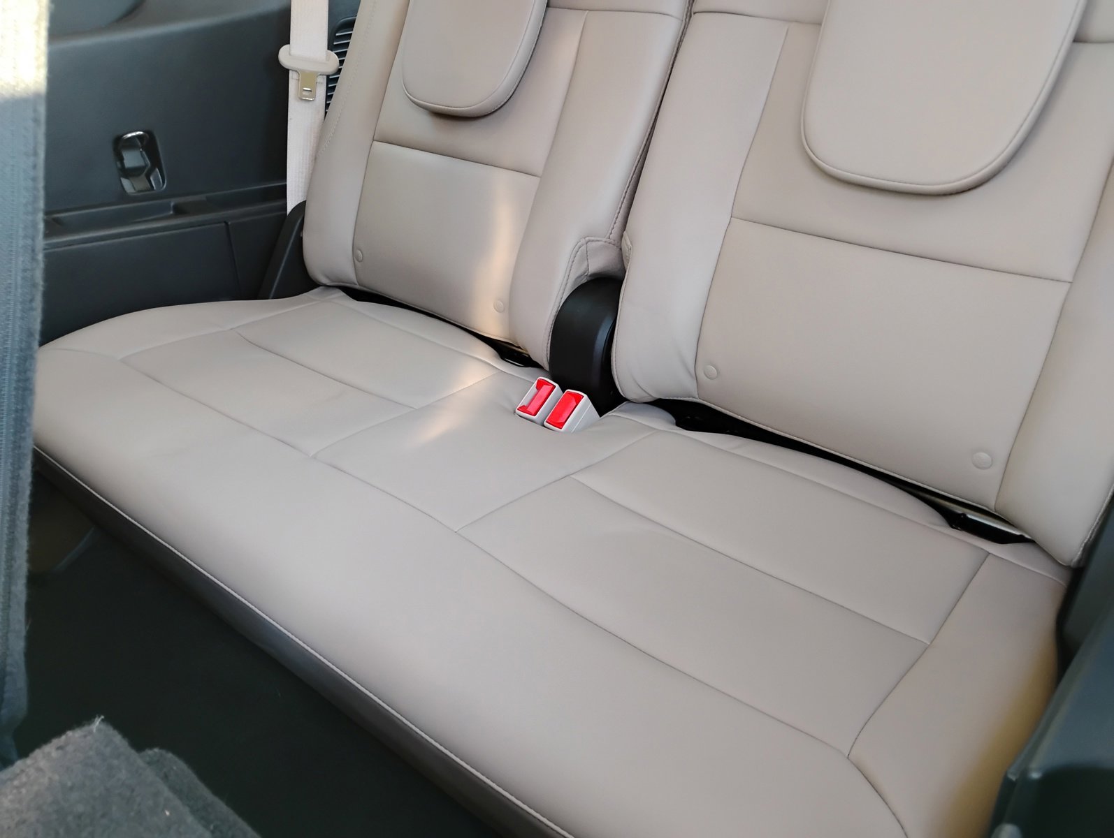 Used 2022 Ford Explorer XLT w/ Equipment Group 202A image 18