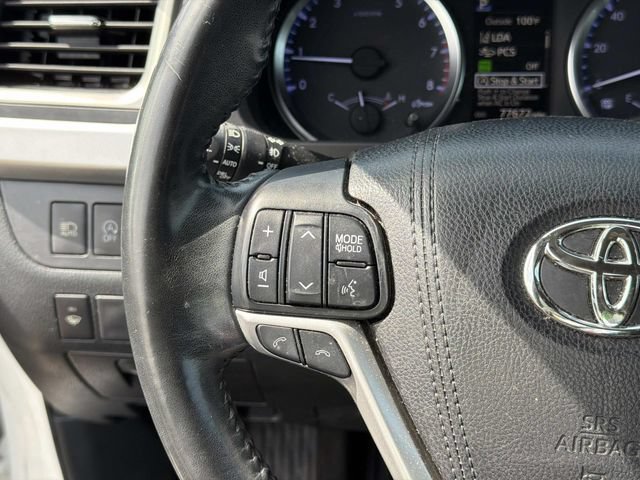Used 2018 Toyota Highlander Plus FWD image 28
