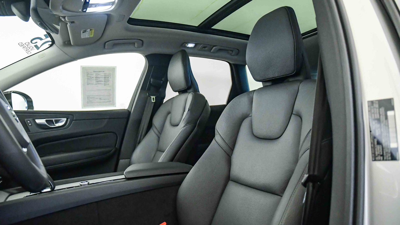 Certified 2025 Volvo XC60 B5 Plus image 18