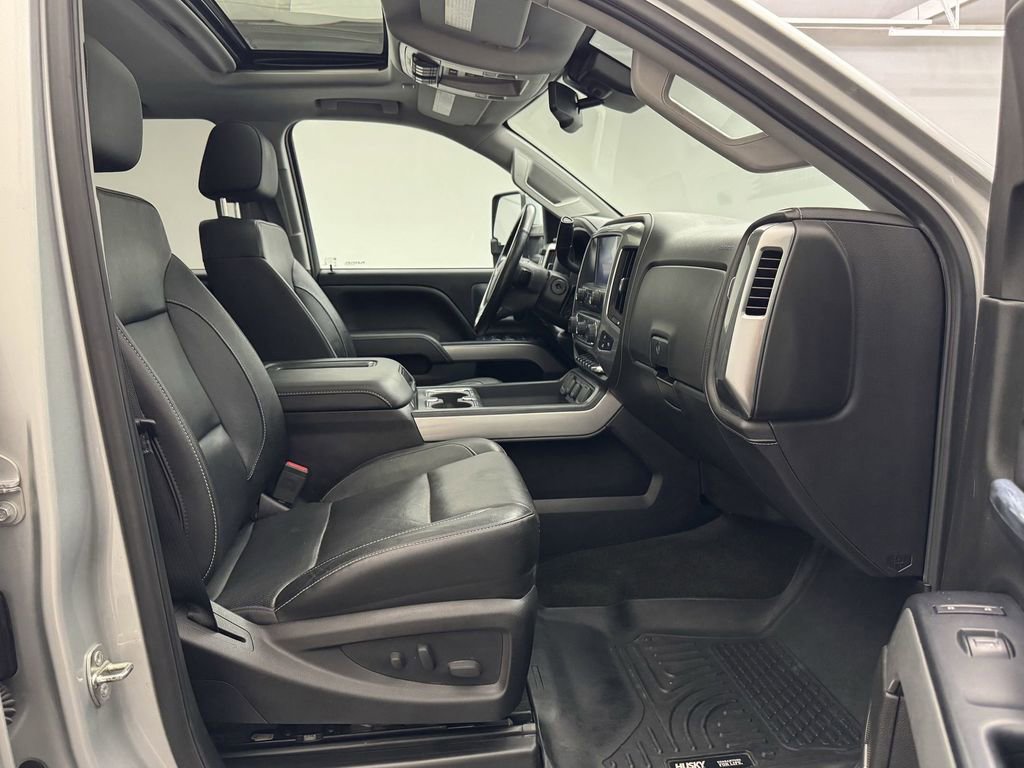 Used 2017 Chevrolet Silverado 3500 LTZ image 21