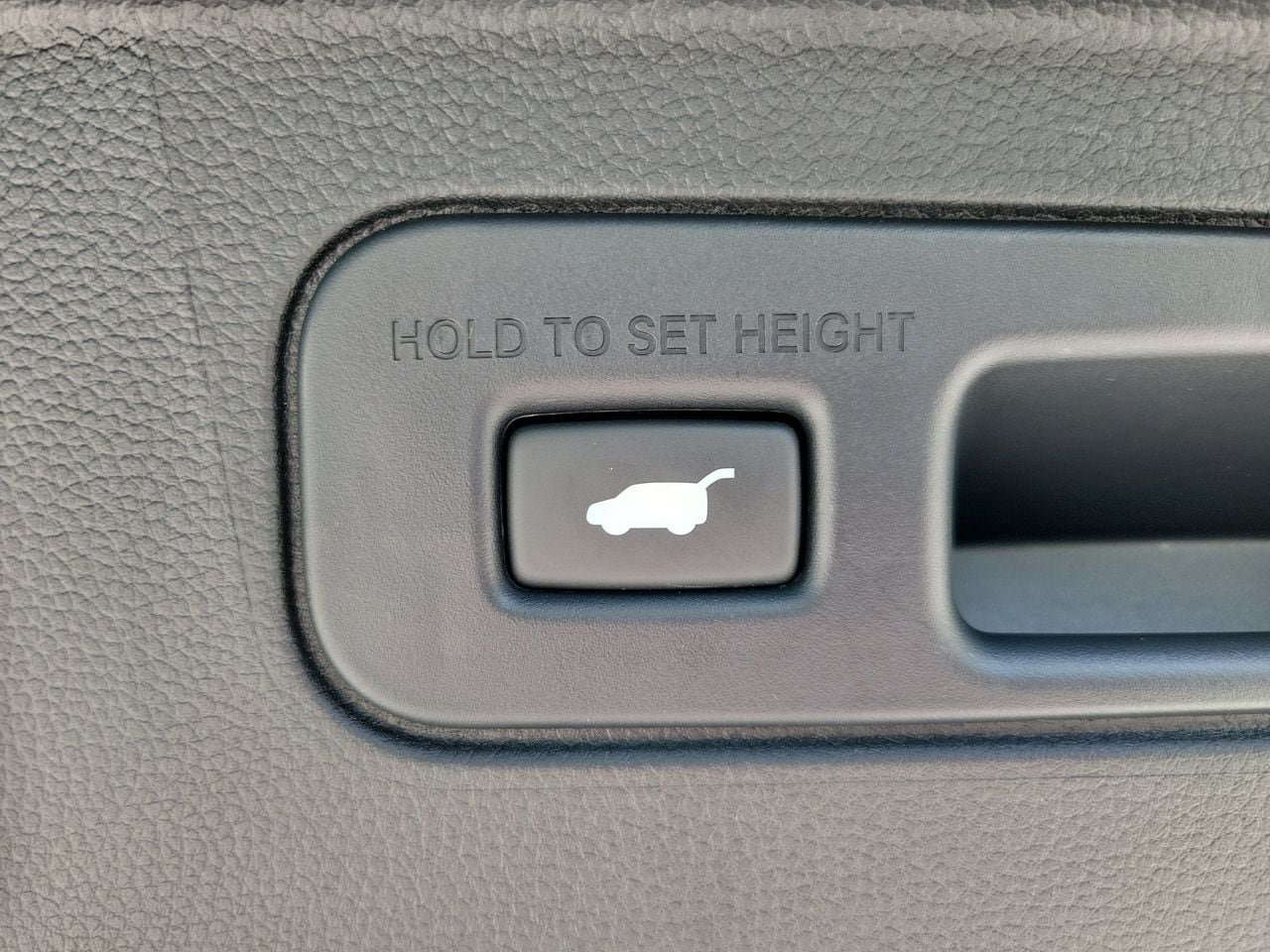 Used 2025 Honda Pilot EX-L image 8