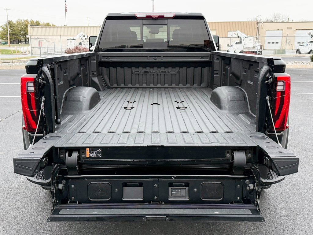 Used 2024 GMC Sierra 3500 Denali Ultimate image 13