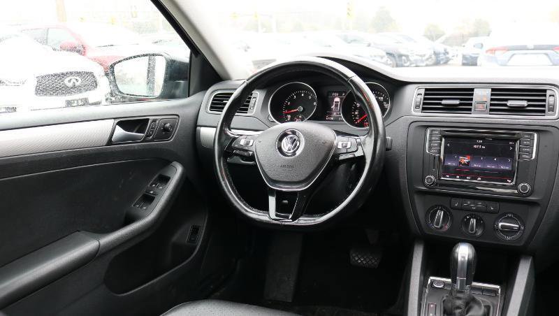 Used 2017 Volkswagen Jetta SE image 16