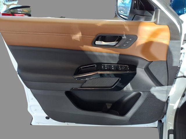 New 2026 Nissan Pathfinder Platinum AWD/4WD image 9