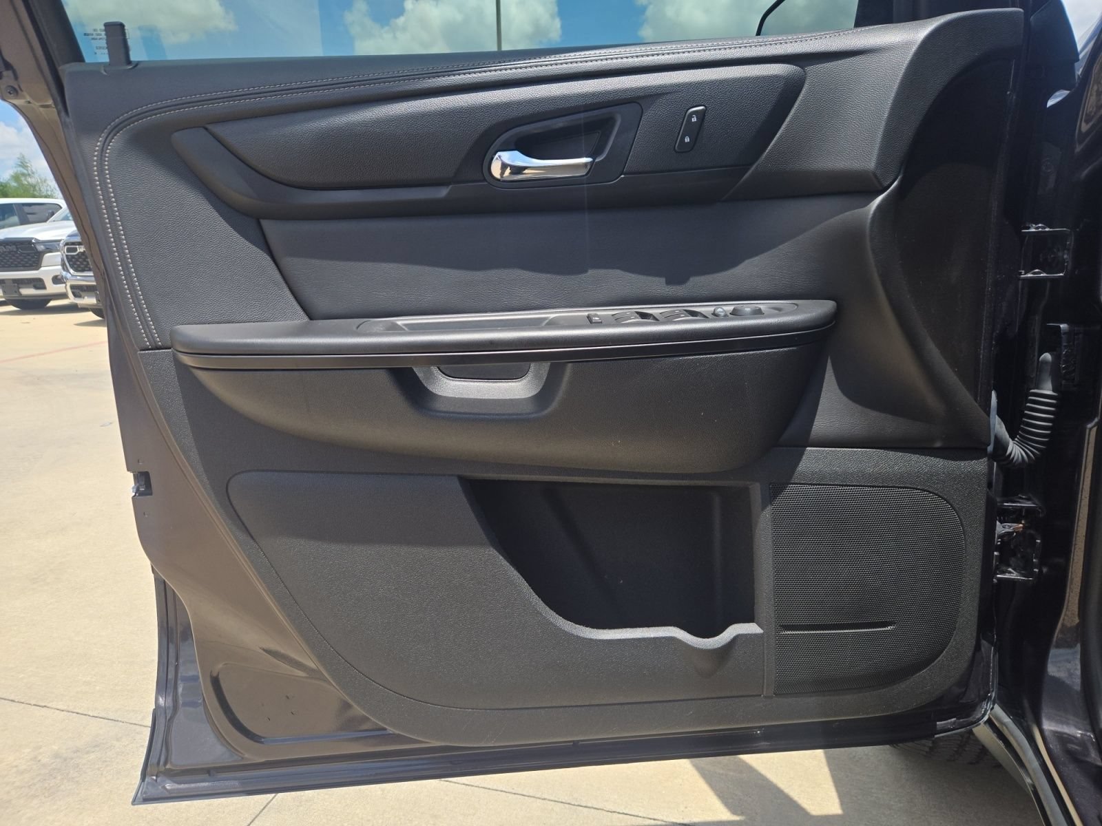 Used 2016 GMC Acadia SLE FWD image 12