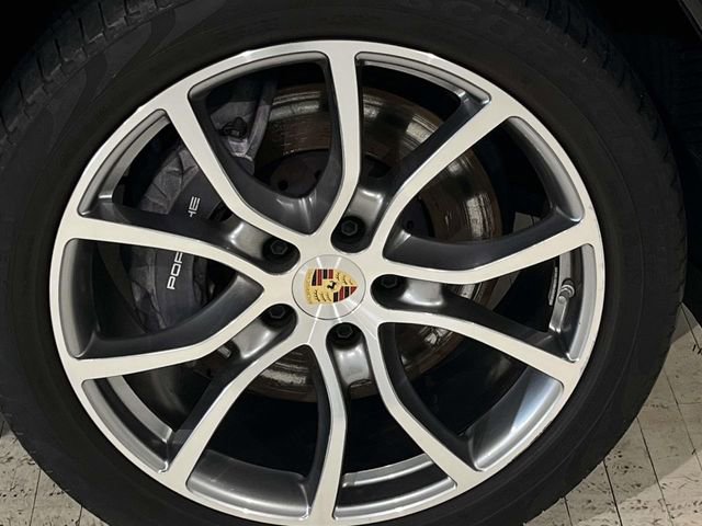 Used 2023 Porsche Cayenne w/ Premium Package image 15