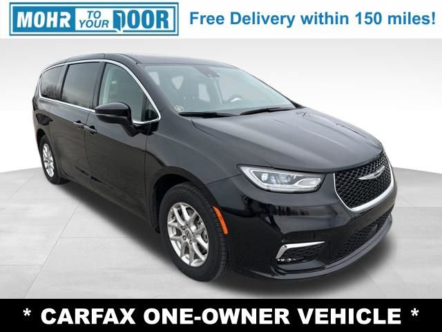 Used 2024 Chrysler Pacifica Touring-L image 3