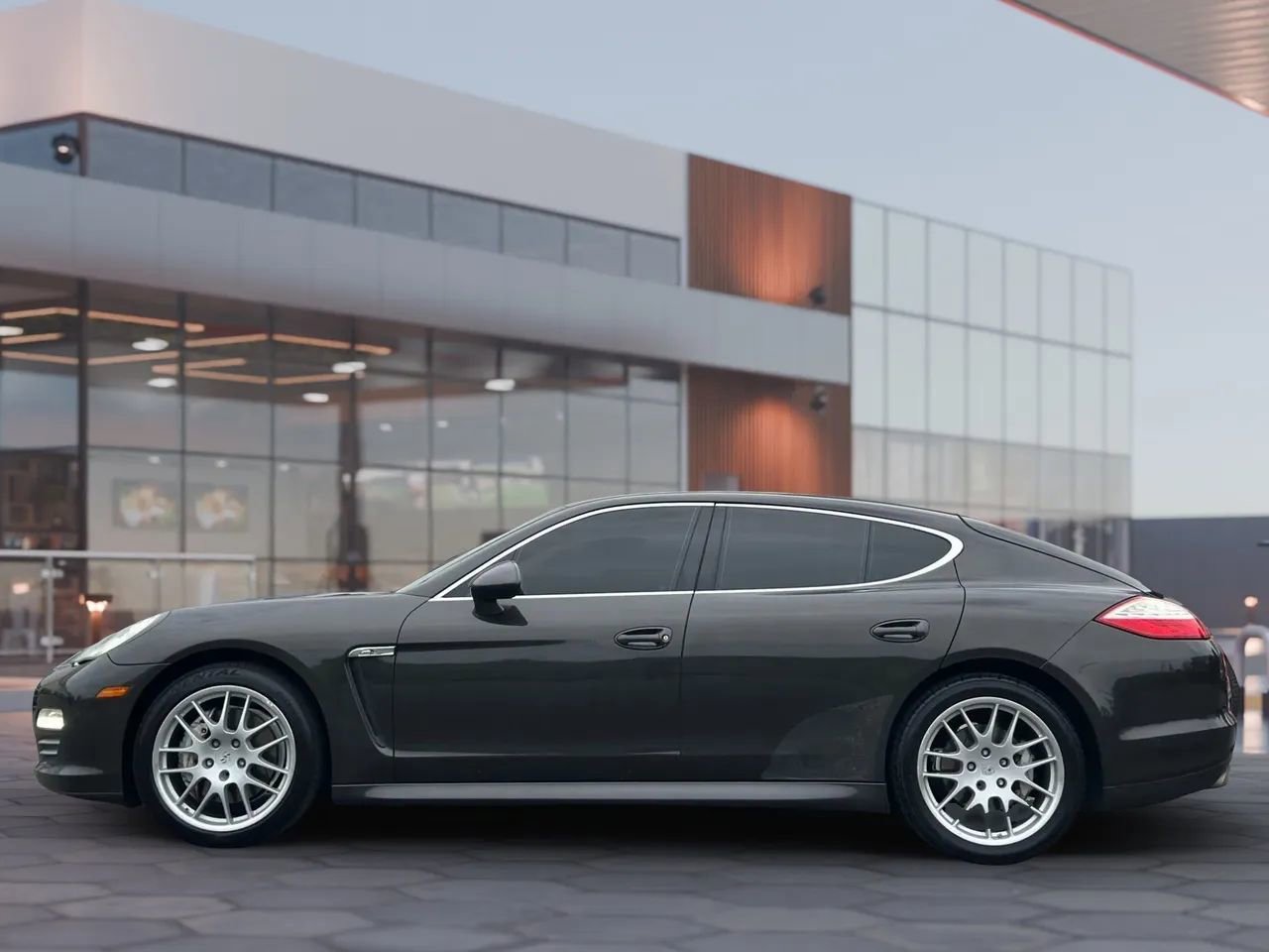 Used 2010 Porsche Panamera 4S image 7