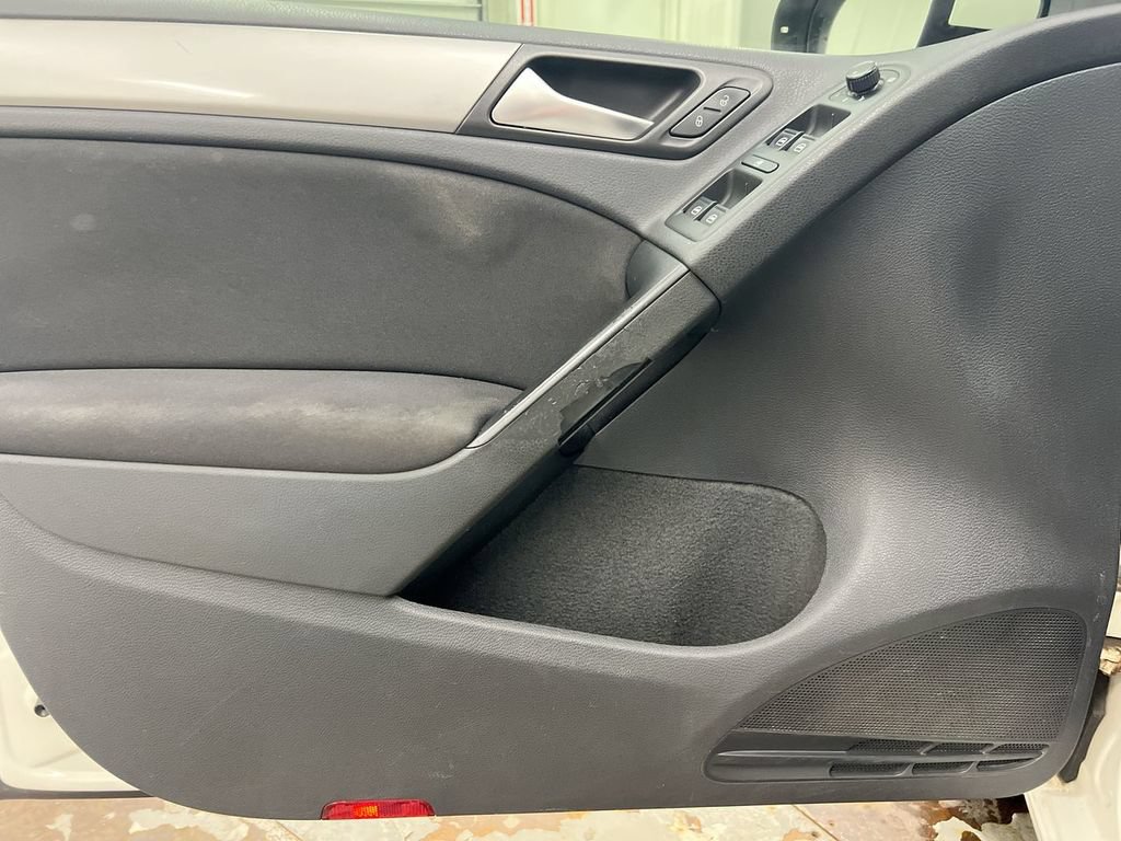 Used 2011 Volkswagen Golf 4-Door FWD image 19