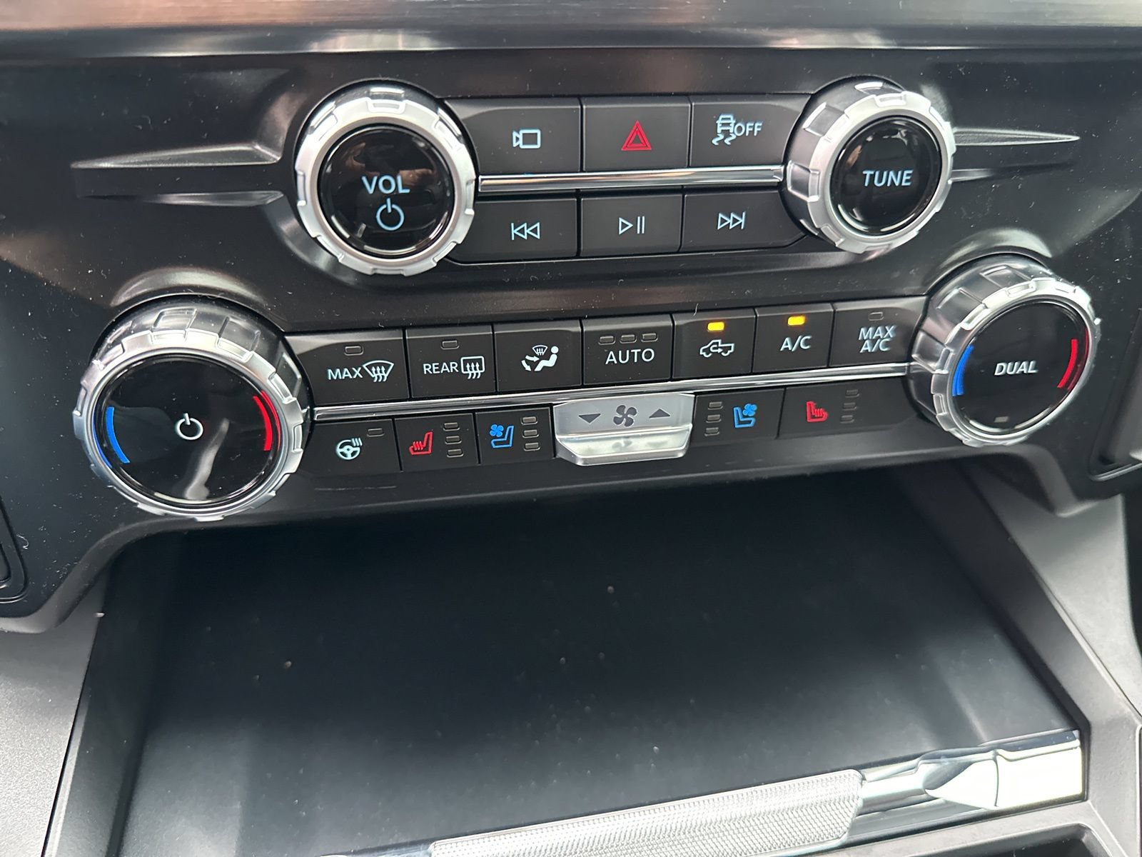 New 2025 Ford F350 Lariat w/ Lariat Ultimate Package AWD/4WD image 26