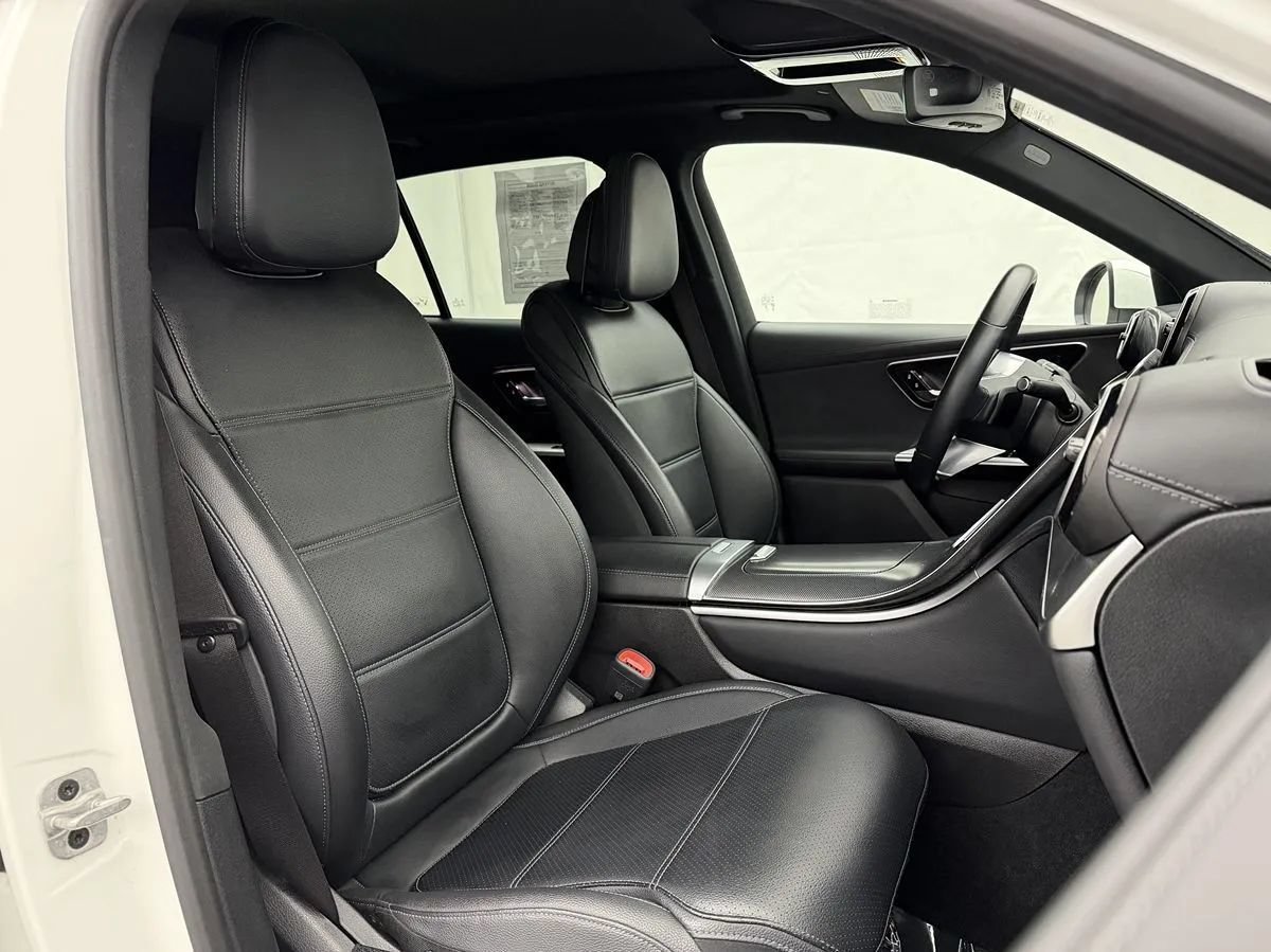 Used 2024 Mercedes-Benz GLC 300 4MATIC image 48