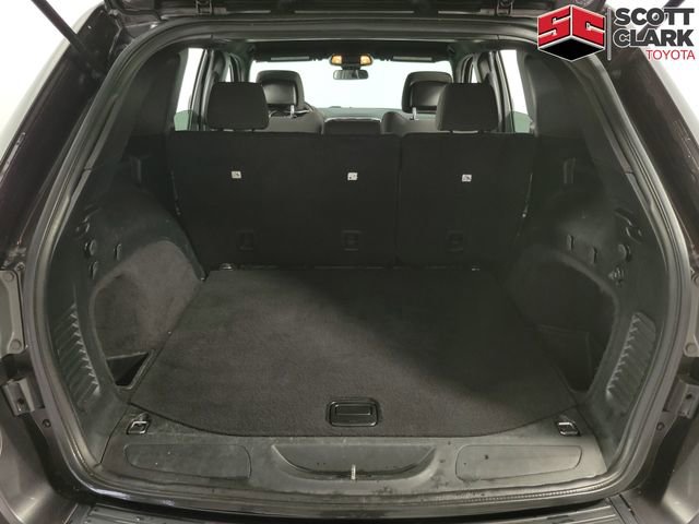 Used 2019 Jeep Grand Cherokee Laredo AWD/4WD image 26
