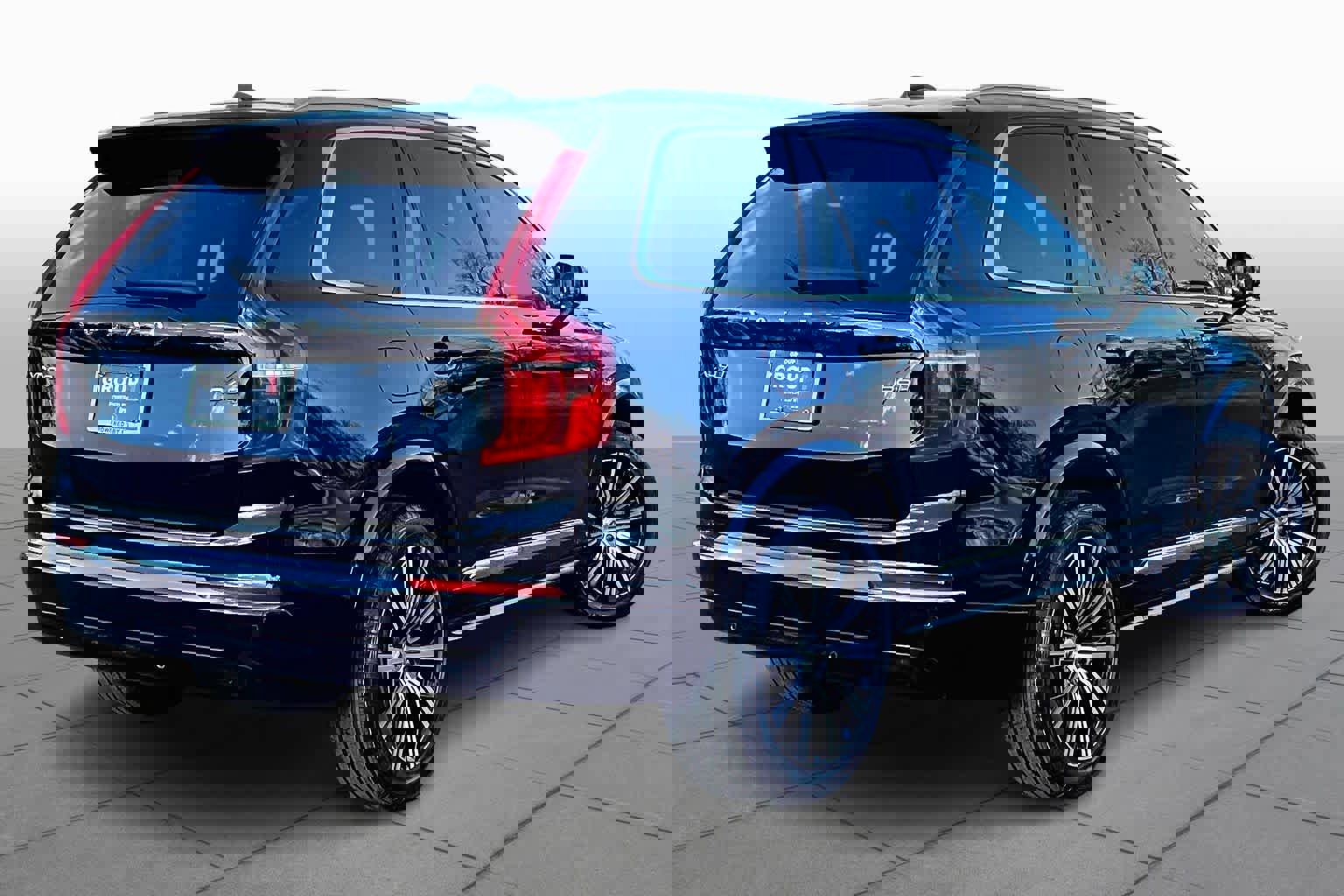 Certified 2024 Volvo XC90 B6 Plus image 12