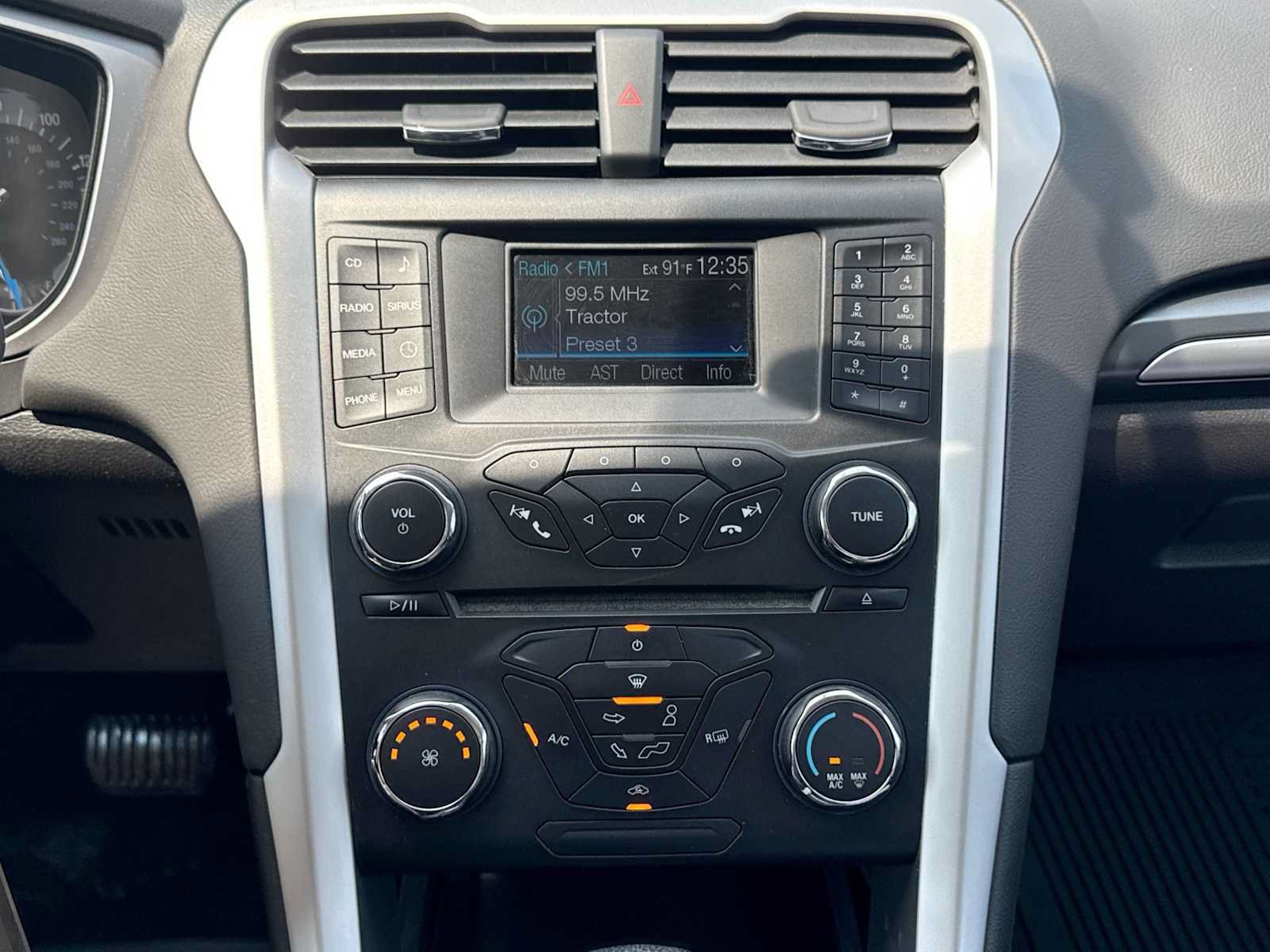 Used 2013 Ford Fusion SE FWD image 25