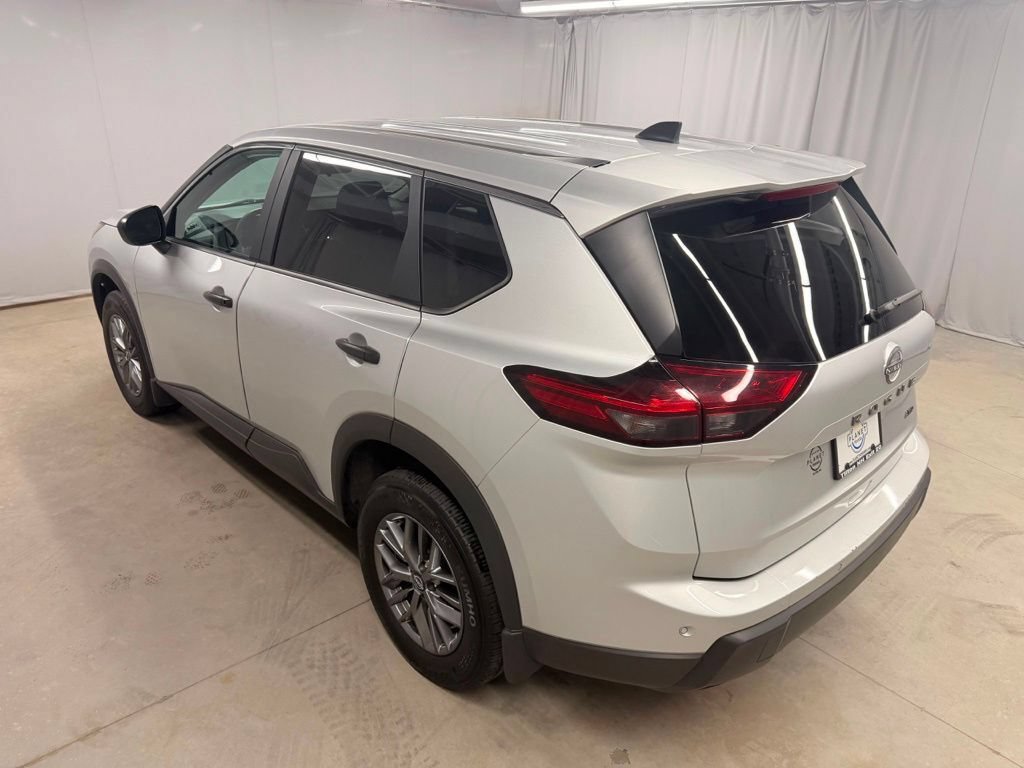 Used 2024 Nissan Rogue S AWD/4WD image 8