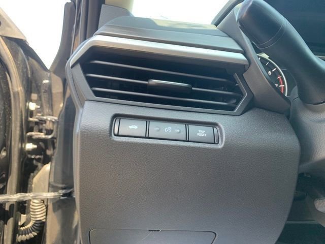 Used 2025 Nissan Altima 2.5 SV FWD image 15