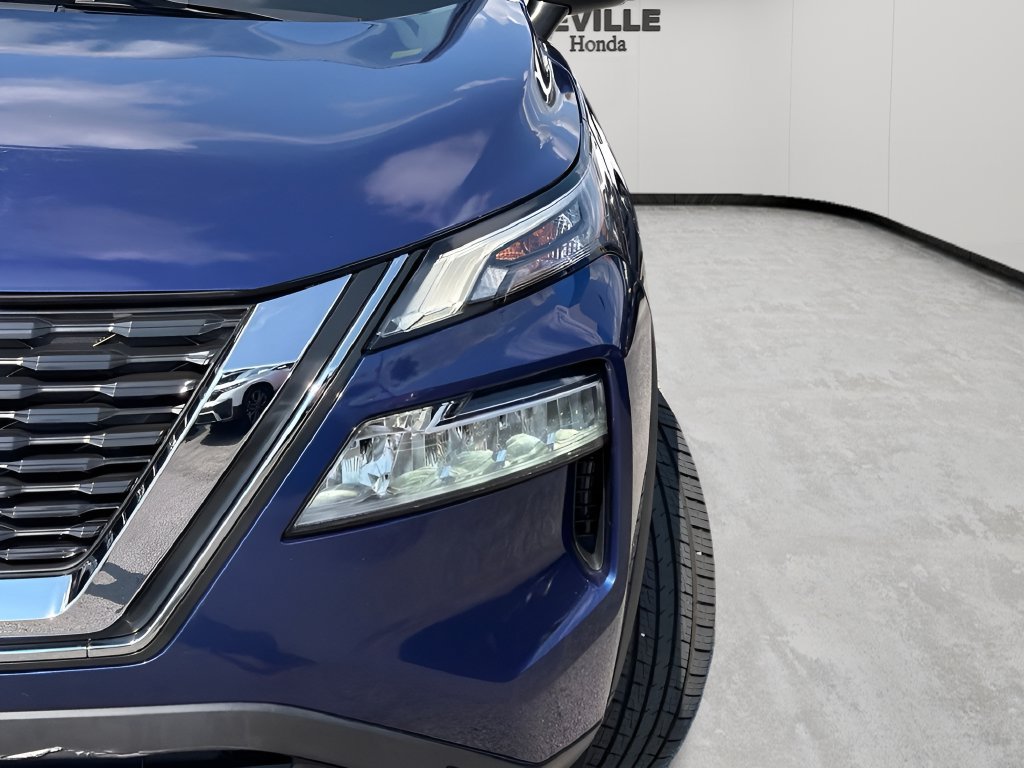 Used 2022 Nissan Rogue SV AWD/4WD image 5