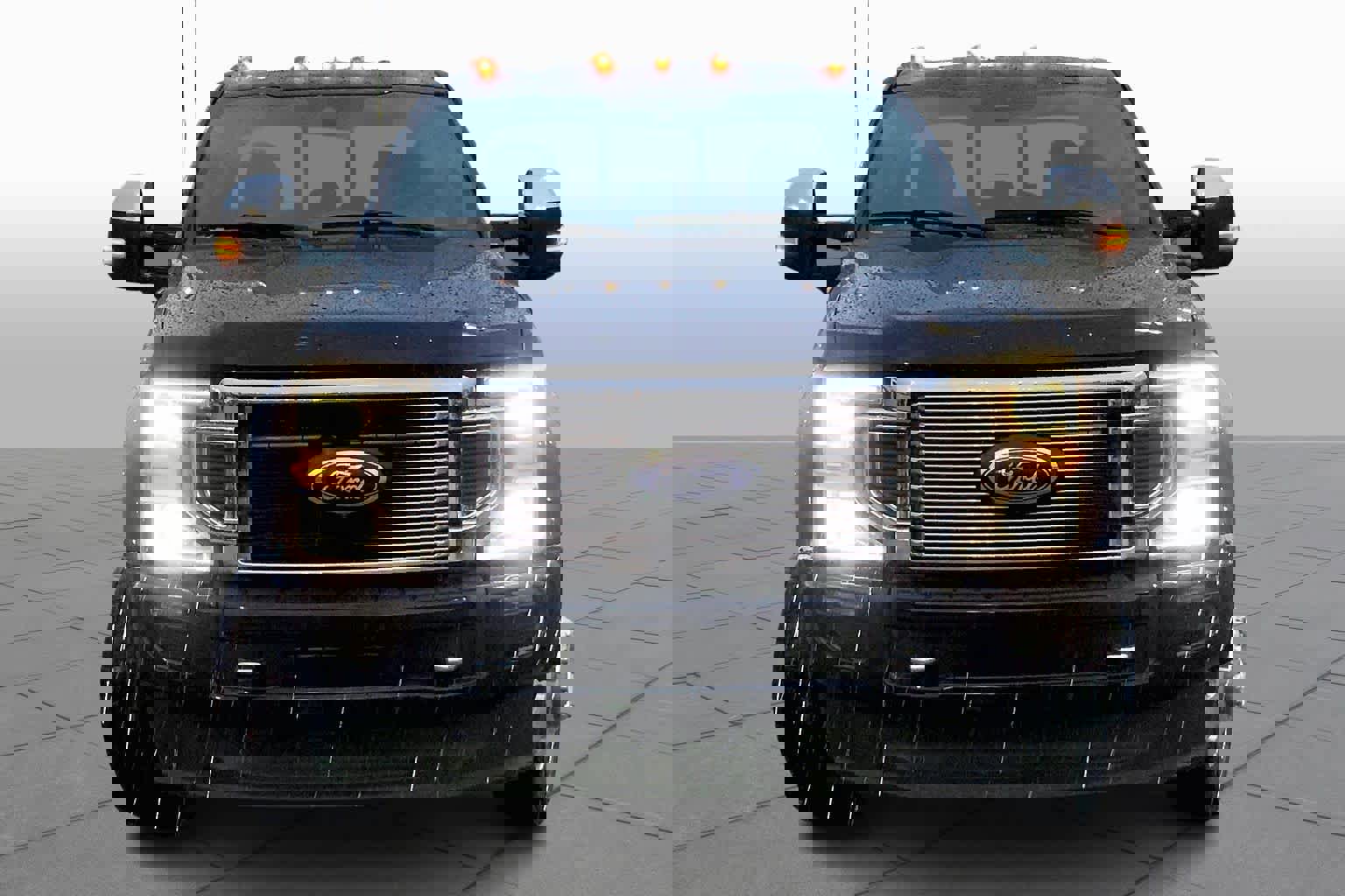 Used 2022 Ford F450 Platinum w/ FX4 Off-Road Package image 3