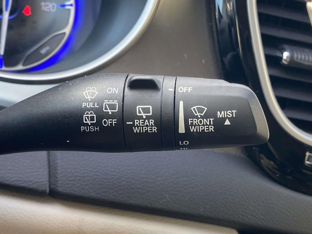 Used 2023 Chrysler Pacifica Touring-L image 22