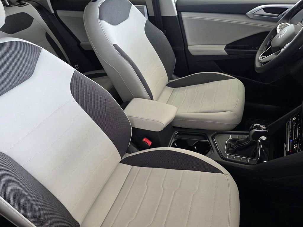 New 2026 Volkswagen Taos SE FWD image 12