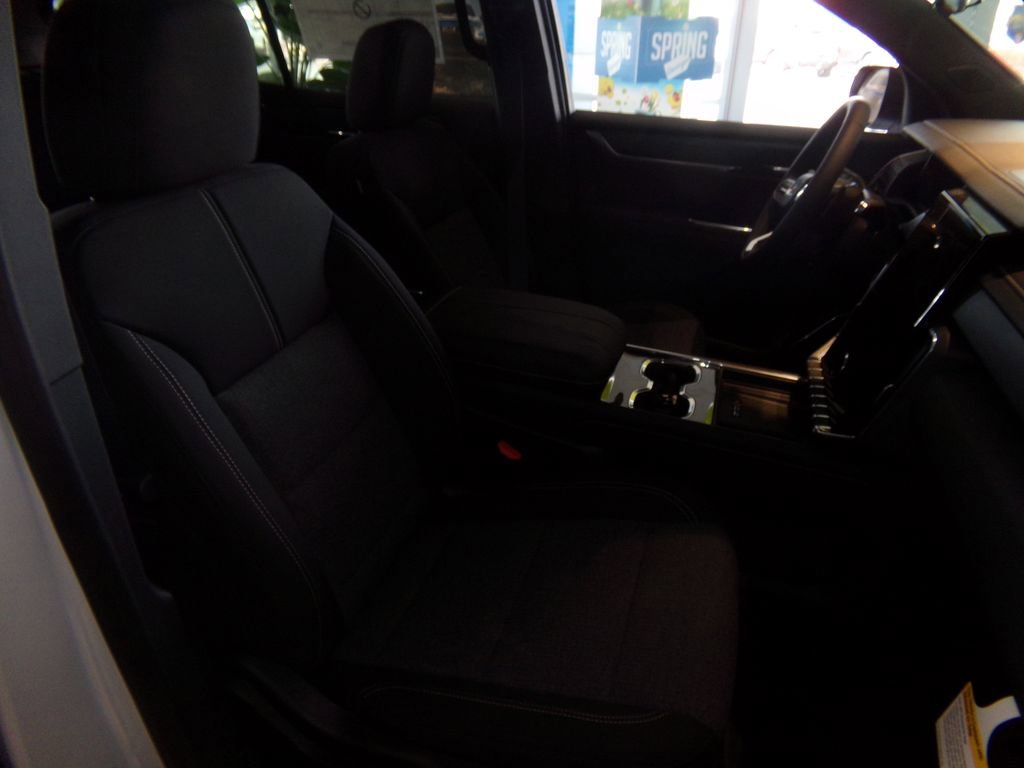 New 2025 GMC Acadia Elevation image 8