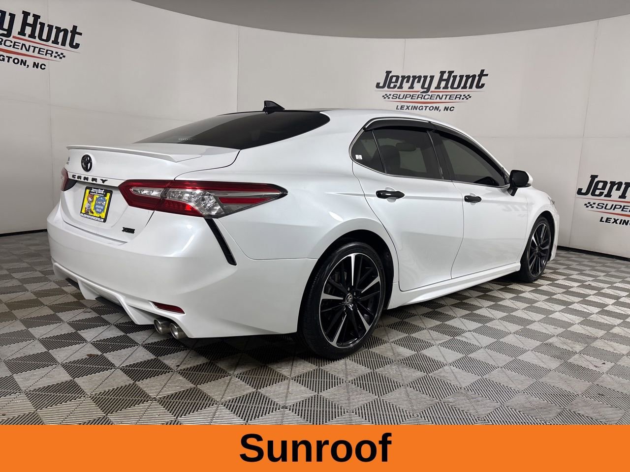 Used 2020 Toyota Camry XSE image 6