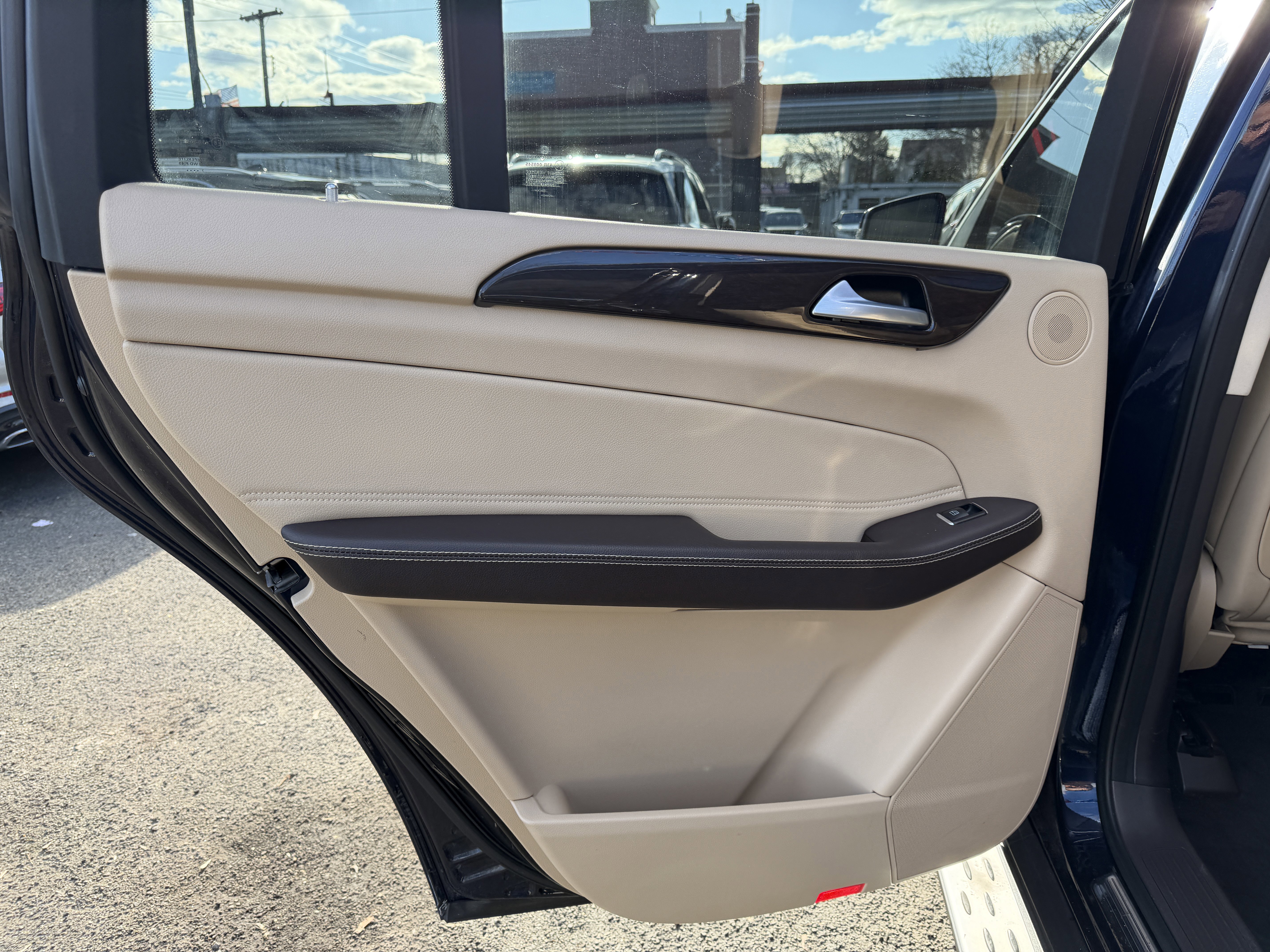 Used 2018 Mercedes-Benz GLS 450 4MATIC w/ Premium Package image 40